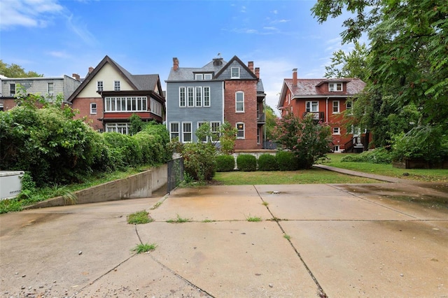 view of front facade with brick siding