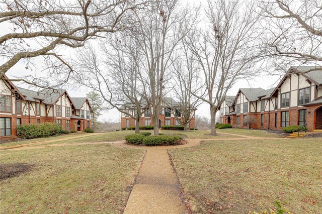 view of yard with a residential view