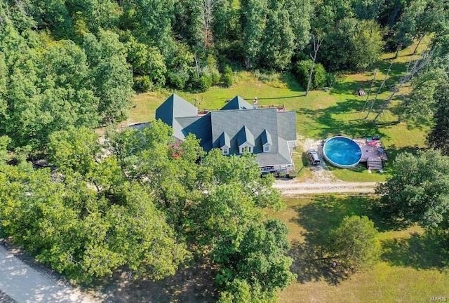 bird's eye view with a view of trees