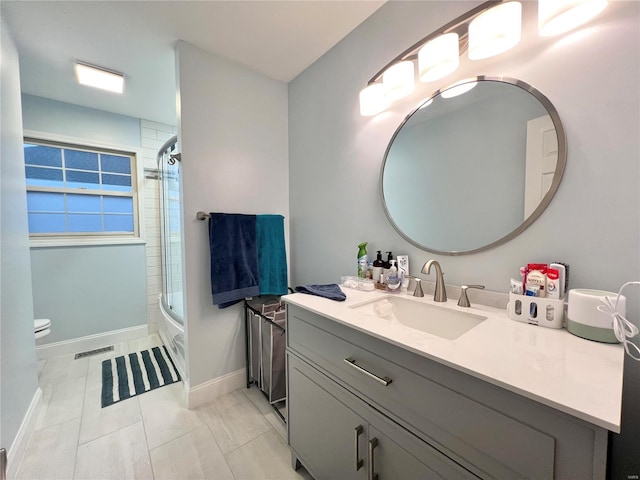 bathroom featuring baseboards, visible vents, bath / shower combo with glass door, toilet, and vanity