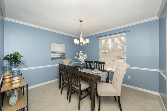 dining space featuring crown molding, light carpet, a notable chandelier, and baseboards