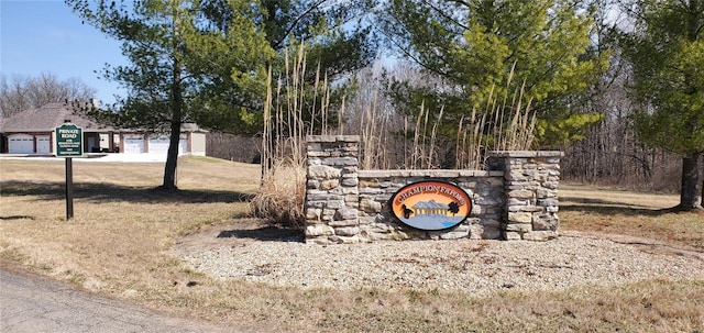 view of community / neighborhood sign