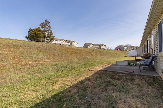 view of yard with a patio and a residential view