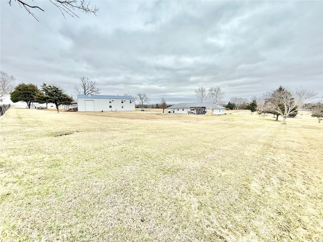 view of yard featuring a rural view