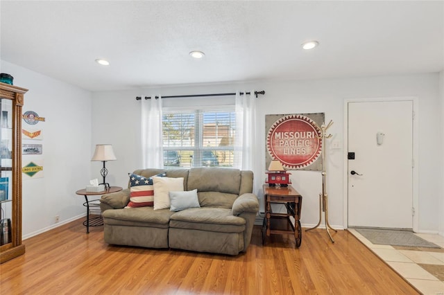 living area with recessed lighting, light wood-style flooring, and baseboards