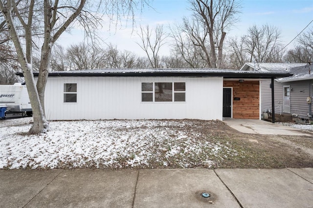 view of front of home featuring metal roof