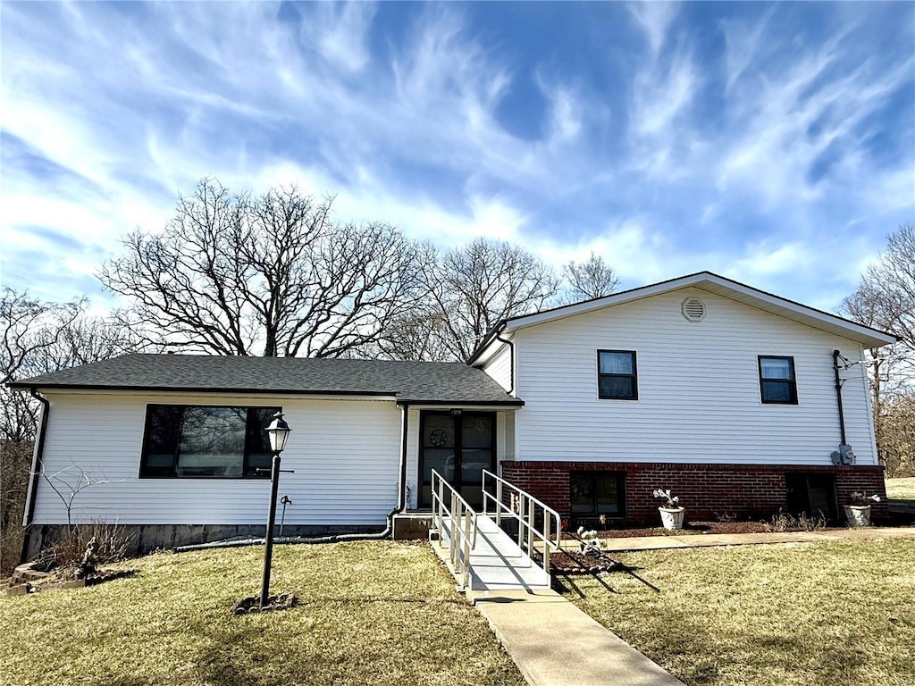 split level home with a front lawn