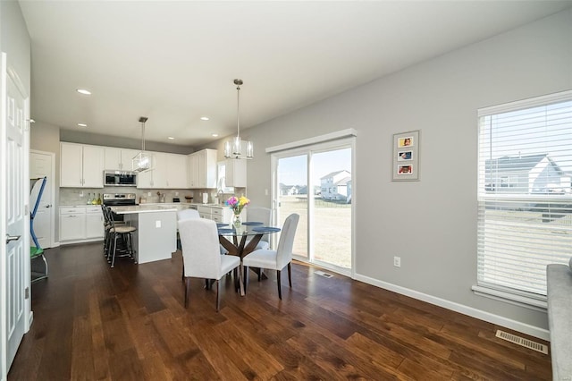 dining area with visible vents, baseboards, recessed lighting, dark wood-style floors, and a notable chandelier