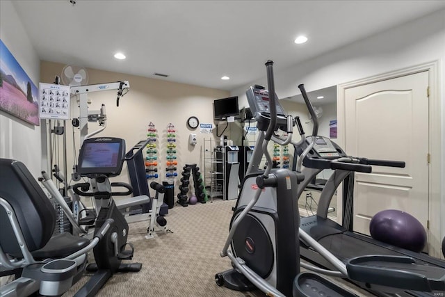 gym with carpet floors, visible vents, and recessed lighting