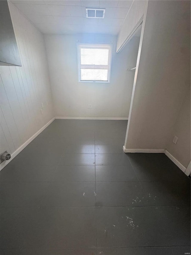 spare room featuring visible vents and baseboards