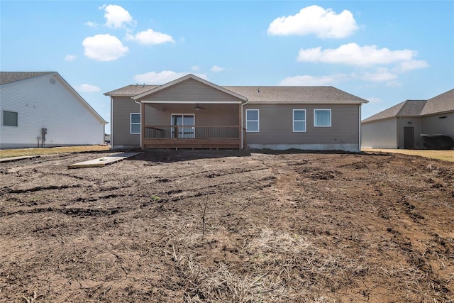 view of front of property with ceiling fan