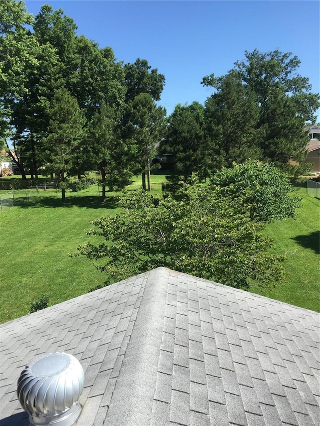 exterior details with a shingled roof