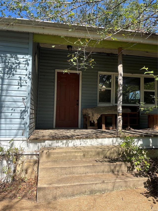 property entrance with covered porch