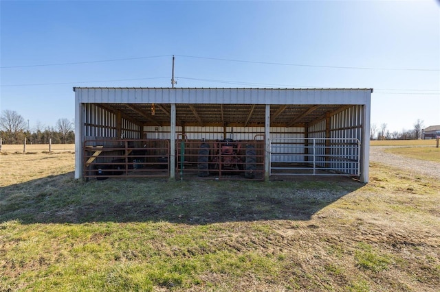 view of outdoor structure featuring an outdoor structure, a carport, and an exterior structure