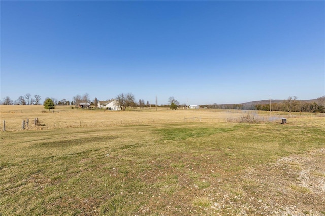 view of yard featuring a rural view