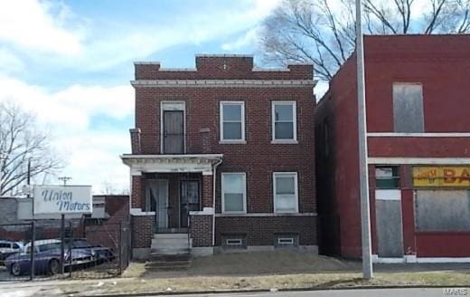 view of front facade featuring brick siding