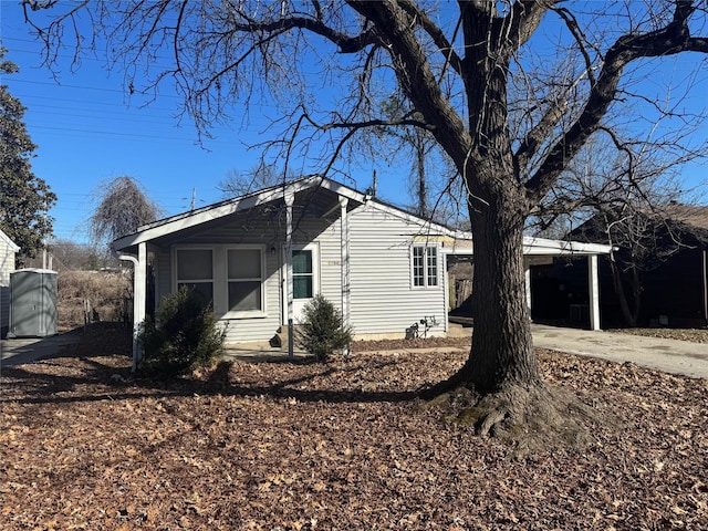 view of front of home with driveway