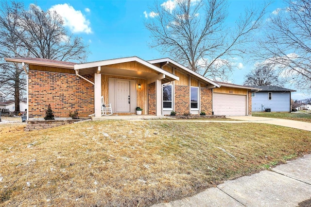 view of front facade featuring driveway, brick siding, a front lawn, and an attached garage