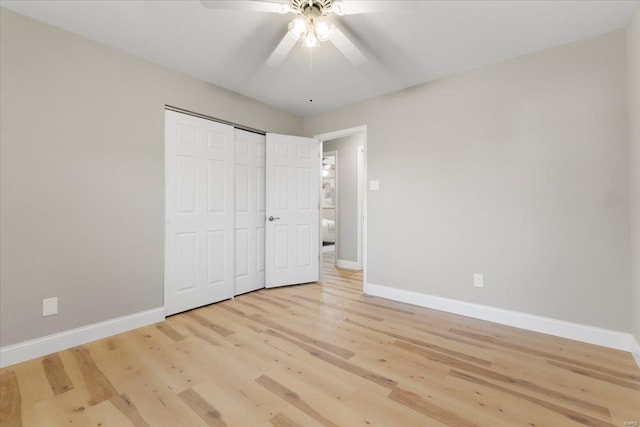 unfurnished bedroom with a ceiling fan, light wood-style floors, baseboards, and a closet