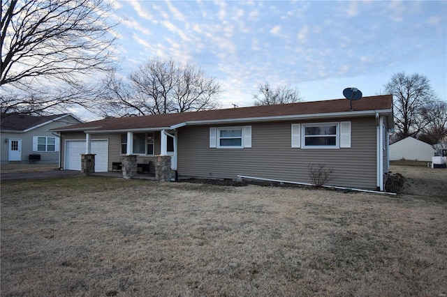 ranch-style home featuring a front lawn and an attached garage