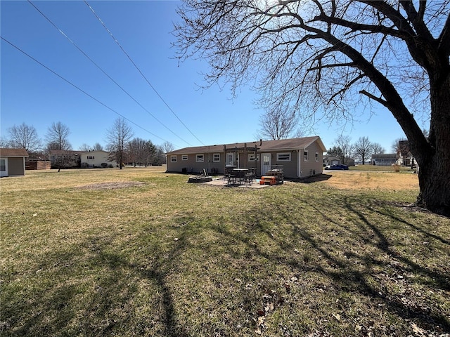 view of yard featuring a patio