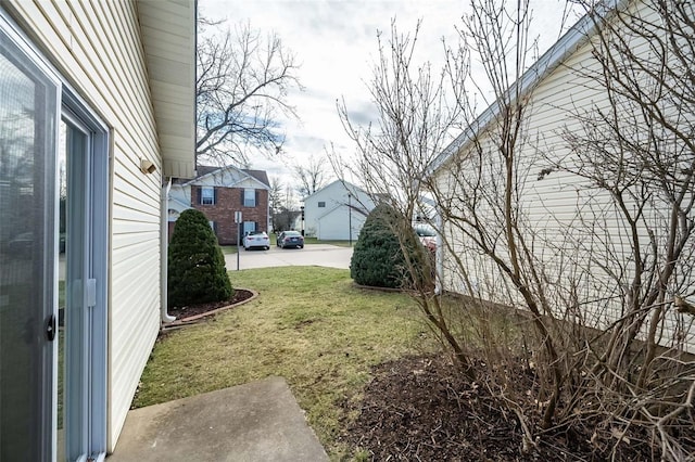 view of yard featuring a residential view