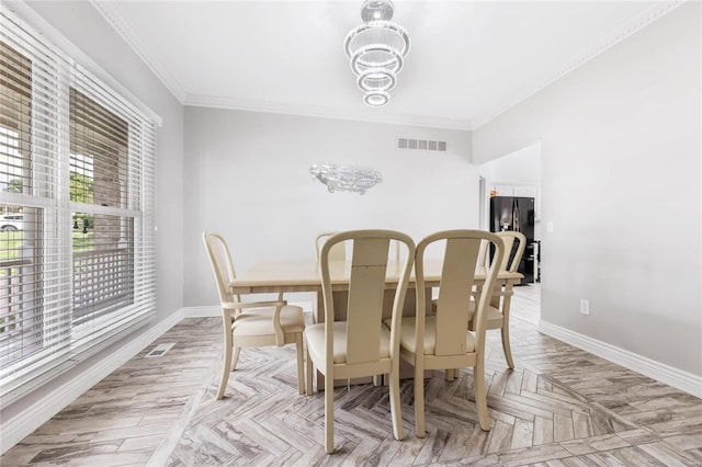 dining area featuring ornamental molding, a chandelier, visible vents, and baseboards