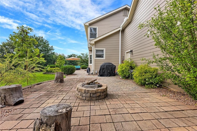 view of patio / terrace featuring an outdoor fire pit and grilling area