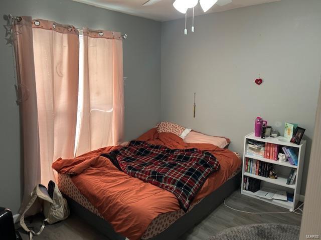 bedroom featuring a ceiling fan