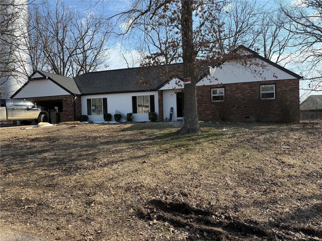 ranch-style home featuring brick siding and crawl space