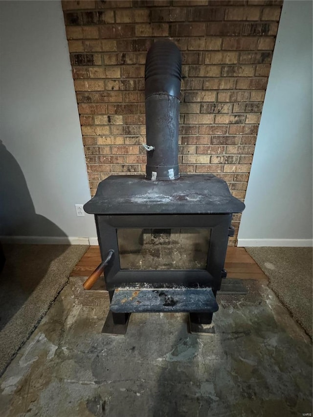 details featuring a wood stove and baseboards