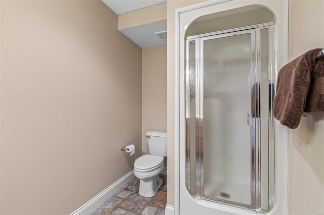 full bath with visible vents, toilet, baseboards, and a stall shower