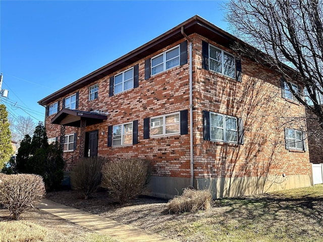 view of front facade with brick siding