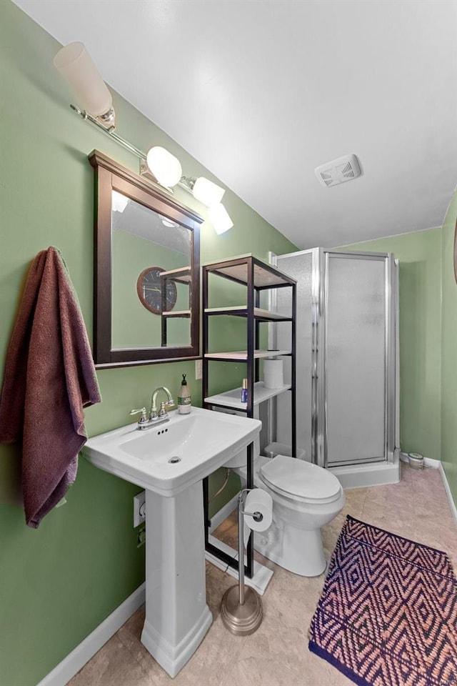 bathroom with a shower stall, toilet, baseboards, and visible vents