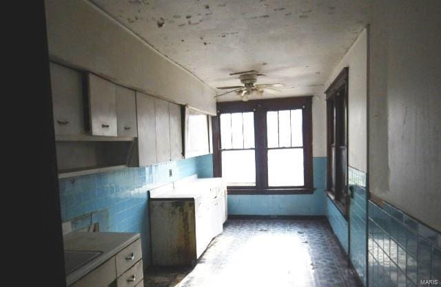 kitchen featuring light countertops and a ceiling fan