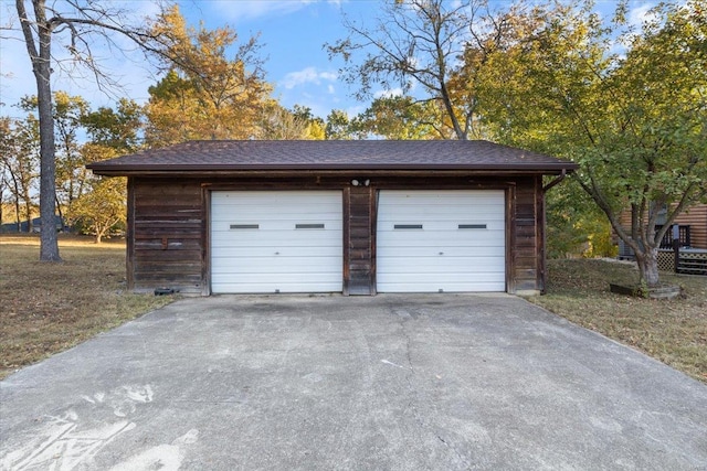 view of detached garage