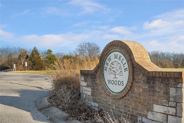 view of community / neighborhood sign