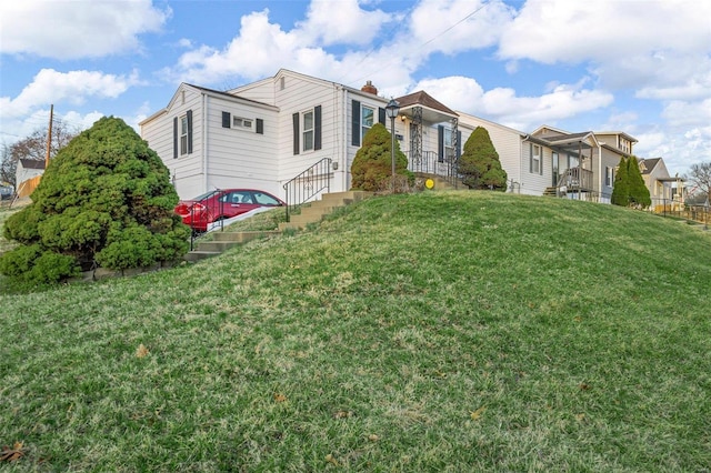 view of front of home featuring a front lawn