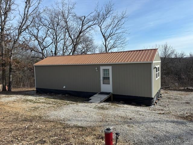 view of outbuilding with an outbuilding