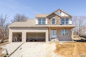 view of front facade featuring driveway