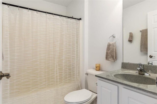 full bathroom with curtained shower, vanity, and toilet