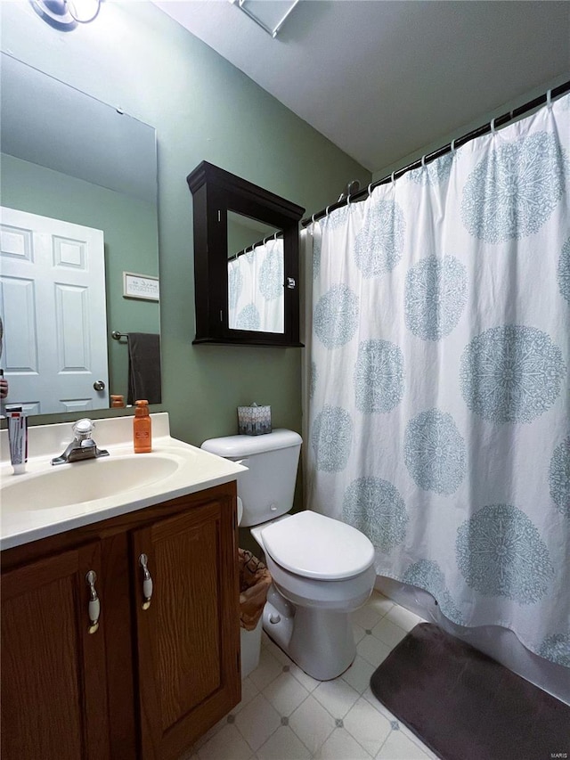 bathroom with a shower with shower curtain, toilet, and vanity