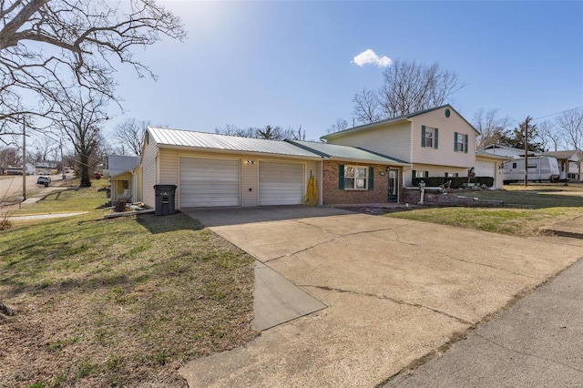 tri-level home with concrete driveway, a front lawn, an attached garage, and brick siding