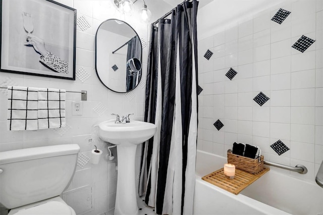 full bath with shower / bathtub combination with curtain, toilet, a sink, tasteful backsplash, and tile walls