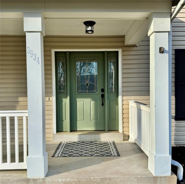 entrance to property featuring a porch