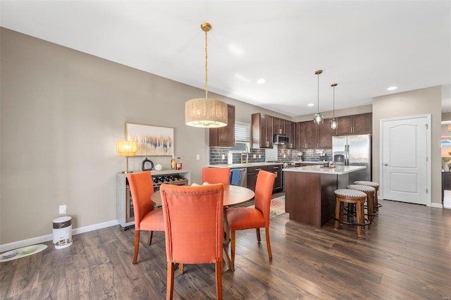 dining space featuring dark wood-style flooring, recessed lighting, and baseboards