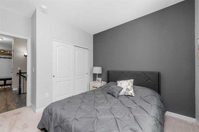 bedroom featuring carpet, a closet, and baseboards