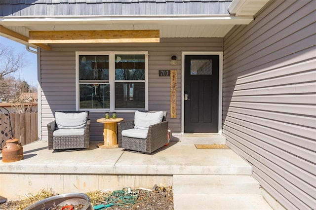 entrance to property featuring a porch