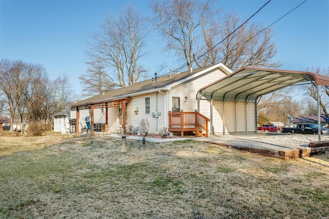 view of front of home with a front lawn, a detached carport, and dirt driveway