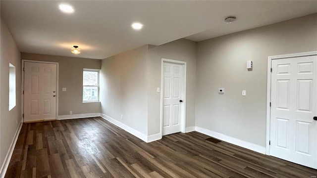 entrance foyer featuring recessed lighting, dark wood-type flooring, and baseboards